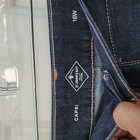 St John's Bay Denim Capri Pants - Picture 3 of 5
